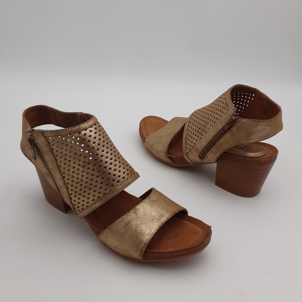 Euro soft sandals women 11M gold perforated pull on size zipper closure casual